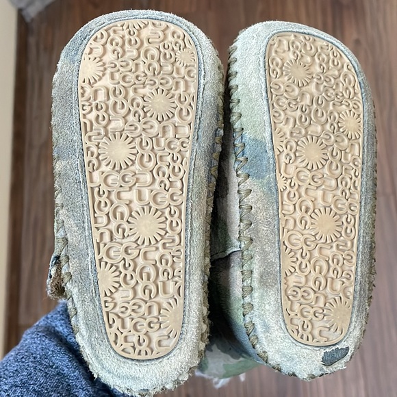 UGG Boots - Picture 4 of 5